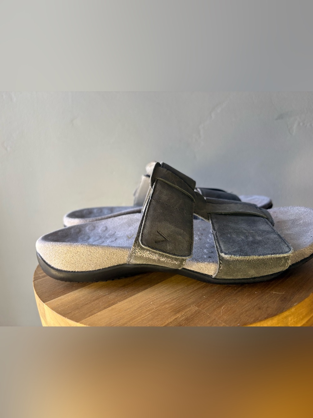 Vionic Gray Riley Slide Sandals ~ Size 6.5 - Picture 4 of 10